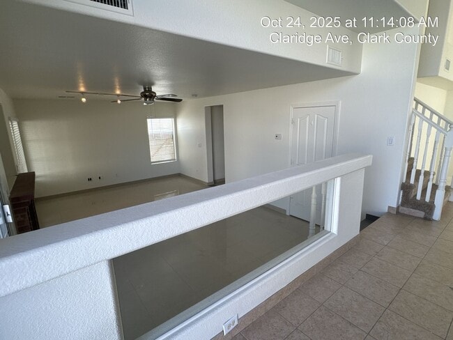 Building Photo - Tri-Level Home with Pool & Spa in Henderso...