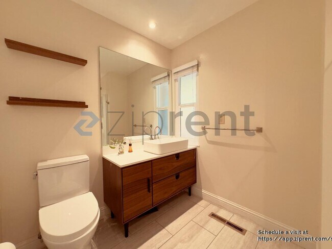 Building Photo - 500 Malaga Way