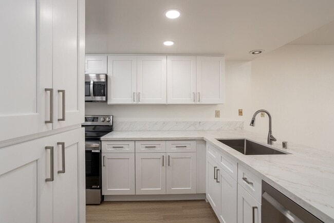 Building Photo - Charming 1 bedroom home in the Tranquil Casitas De La Costa Community.