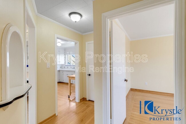 Building Photo - 1324 Wanda St