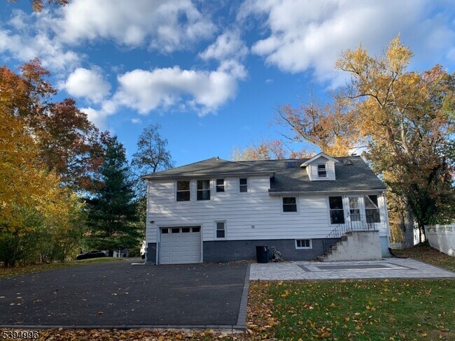 Building Photo - 1072 Springfield Ave