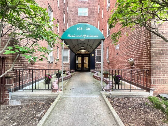 Building Photo - 103-30 68th Ave