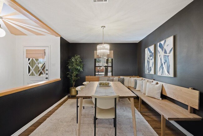 Building Photo - 2008 Matthews Ln