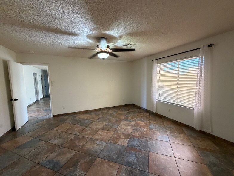 Building Photo - 6105 E 43rd Pl