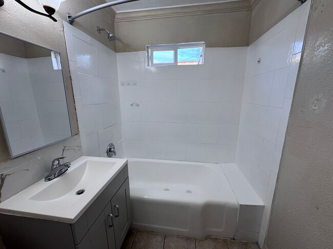 Building Photo - 841 W 64th St