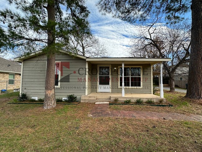Primary Photo - Available Now! 2 Bedroom 1 Bath Across fro...
