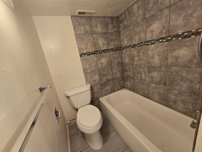 Building Photo - 1667 N 200 W