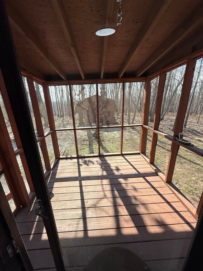 Building Photo - Beautifully renovated 3 Bedroom Home in Am...
