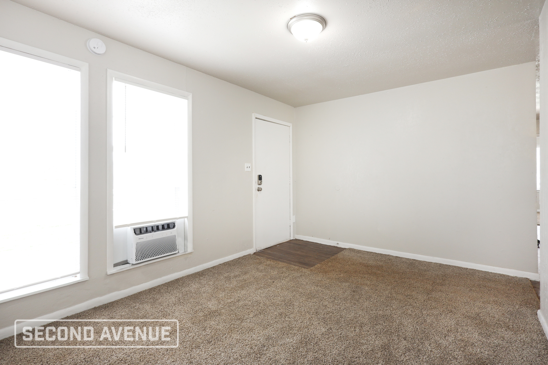 Building Photo - 3701 Woodside Dr