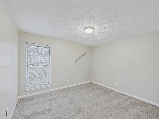 Building Photo - 20 Fox Den Ct