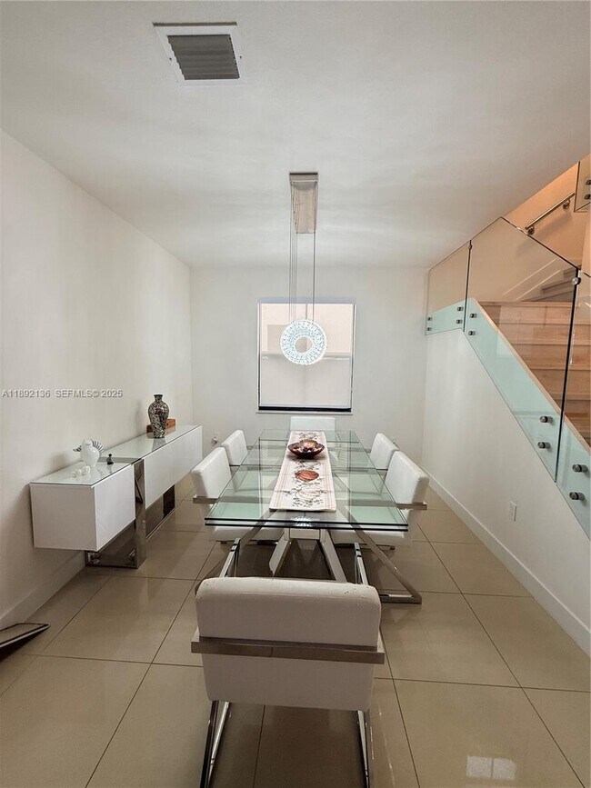 Building Photo - 8640 NW 101st Pl