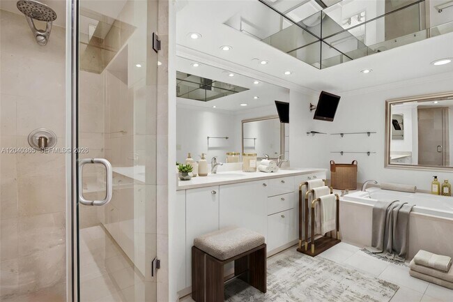 Building Photo - 16500 Collins Ave