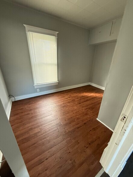 Building Photo - 1035 Durfee Ave