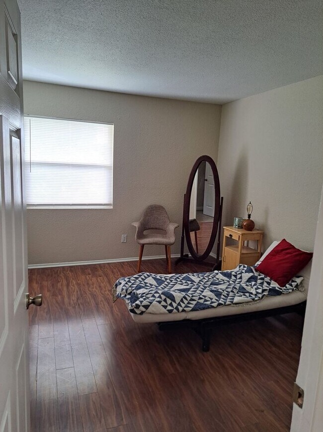 Building Photo - 1835 Carmona Ave