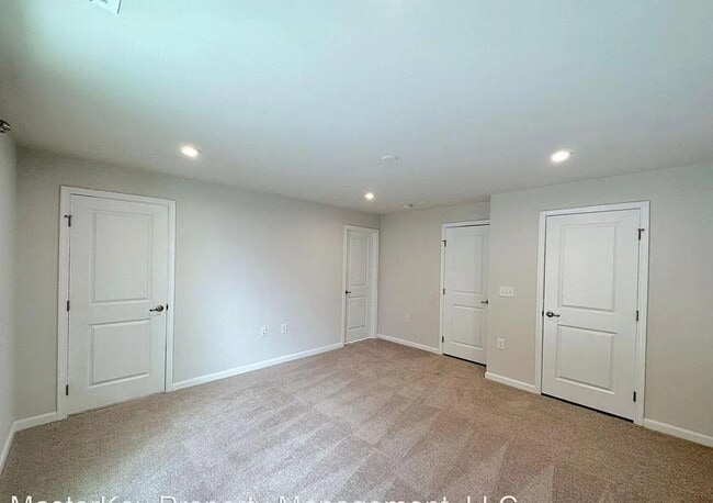 Building Photo - 801 Romeria Dr