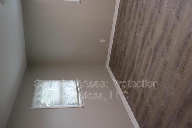 Building Photo - 10005 Merrillville Rd
