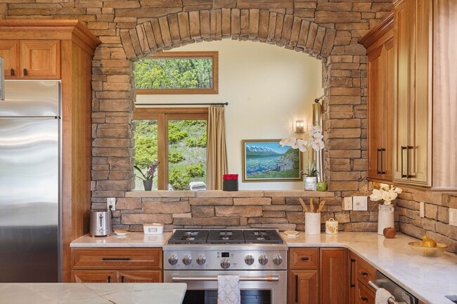 Building Photo - Stunning Broadmoor Estate with Mountain & City Views