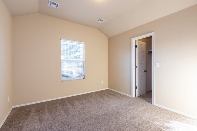 Building Photo - 3 Bed | 2 Bath in Owasso!