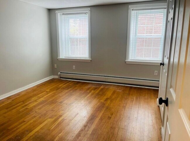 Building Photo - 413 2nd St