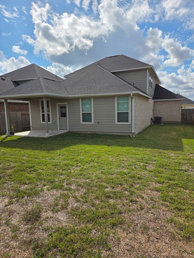 Building Photo - 31322 Whitfield Ct