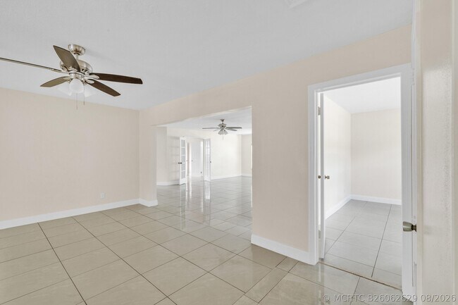 Building Photo - 4921 NW 39th St