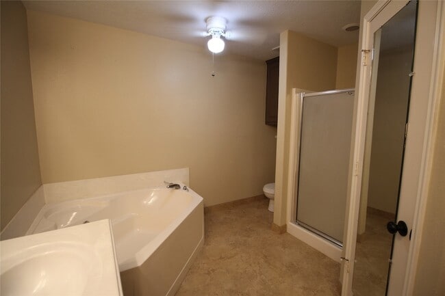 Building Photo - 16405 Sun View Ln