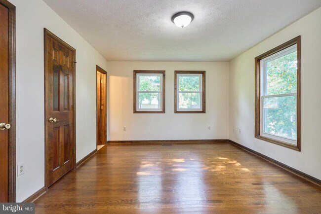 Building Photo - 8332 Hilltop Ave