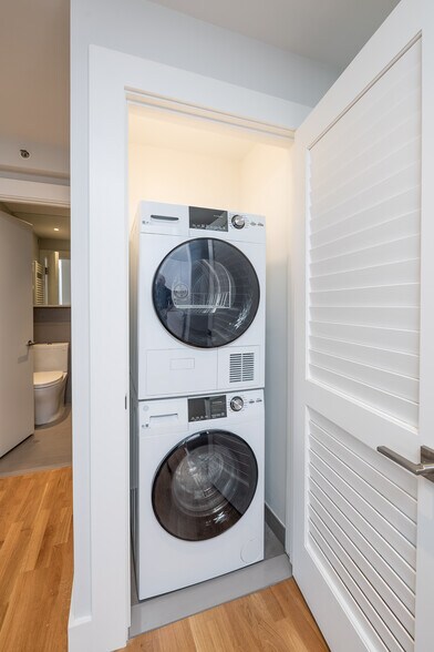 Building Photo - 1410 Columbia Rd