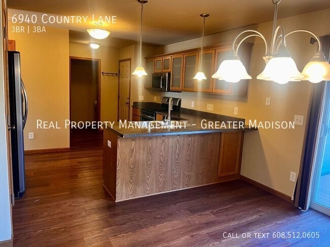 Building Photo - 6940 Country Ln