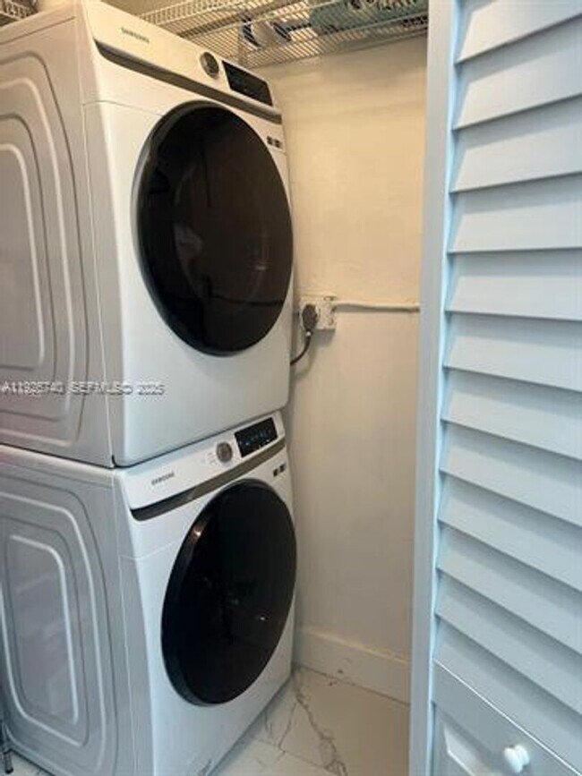 Building Photo - 9273 Collins Ave