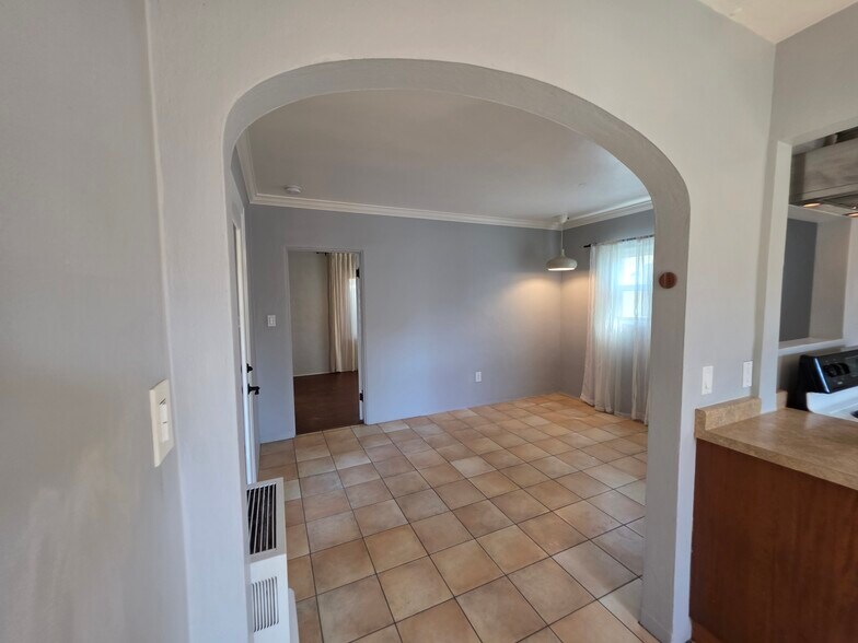 a - 4649 W Point Loma Blvd