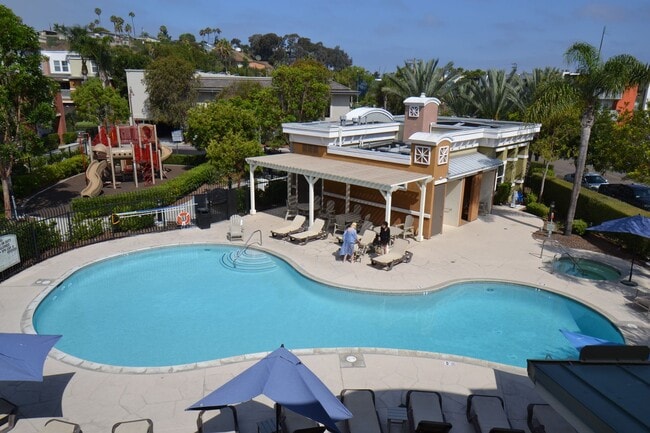 Building Photo - Spacious 4BR/4BA Tri-Level Coastal Townhome | 2 Car Garage | Washer & Dryer | Point Loma