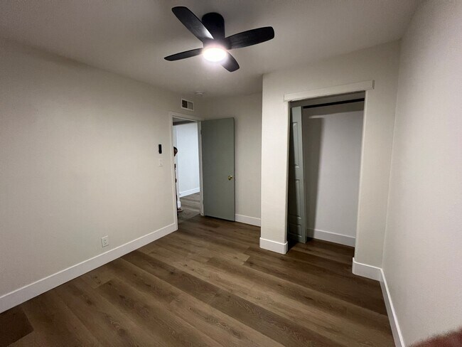 Building Photo - Dinuba Home! Coming Soon!