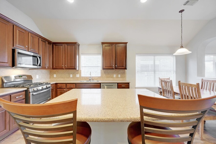 Building Photo - 2605 Salorn Way