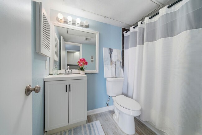 Building Photo - 8523 Hearth Dr