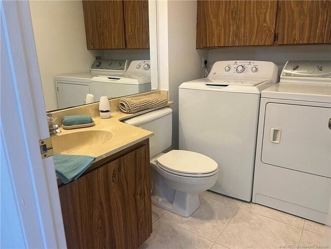 Building Photo - 3033 SW Sunset Trace Cir