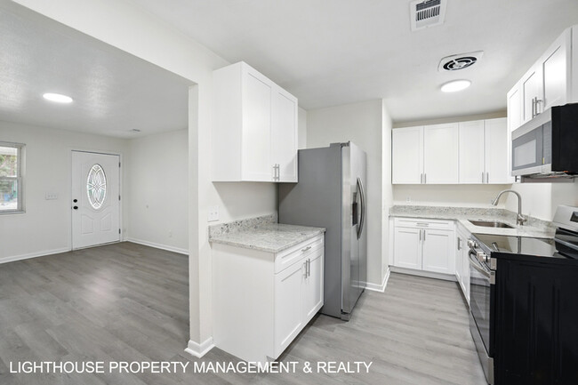 Building Photo - Fully Renovated 3 Bed/1 Bath Home with Att...