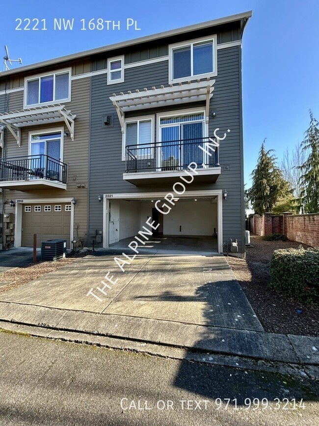 Building Photo - Beautiful Bethany Townhouse!