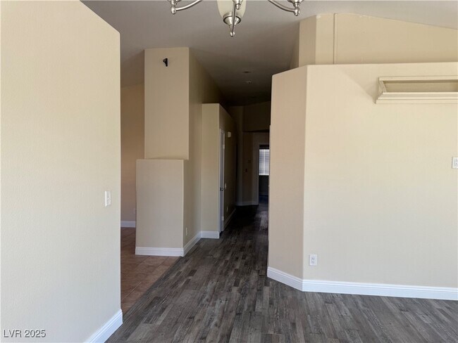 Building Photo - 708 Cozy Canyon Dr