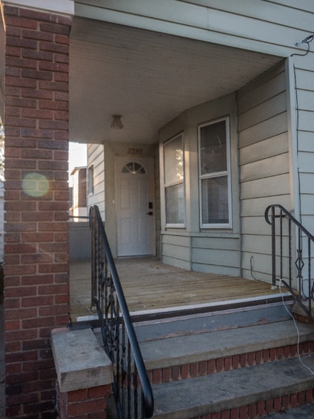 Building Photo - 2580 E 127th St