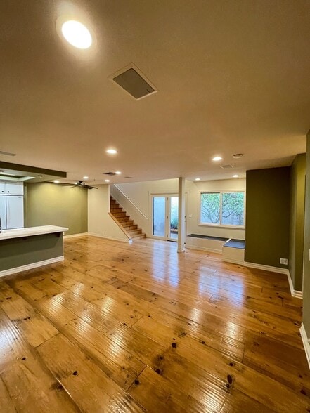 Building Photo - 14 Tangerine