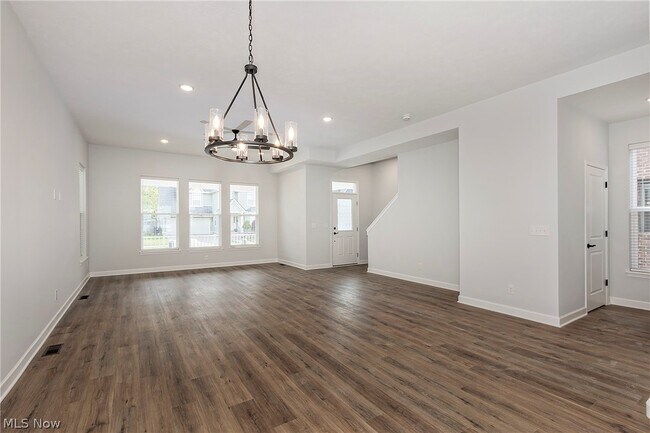 Building Photo - 2240 E 97th St