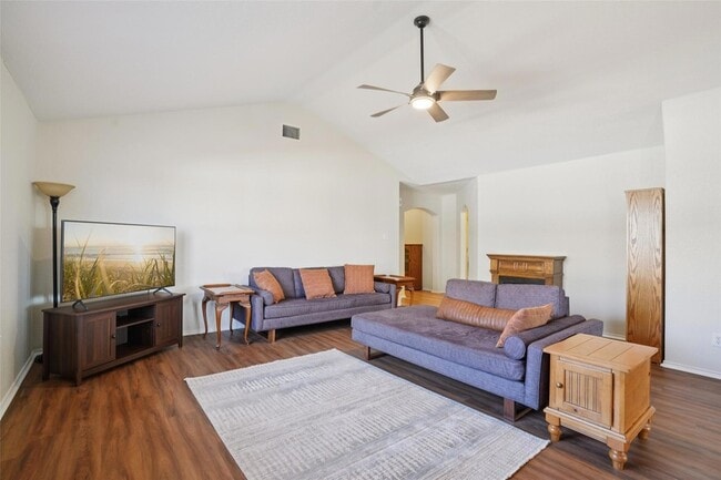 Building Photo - 410 S Water Ln