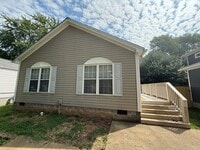 Building Photo - Lyndon Area!