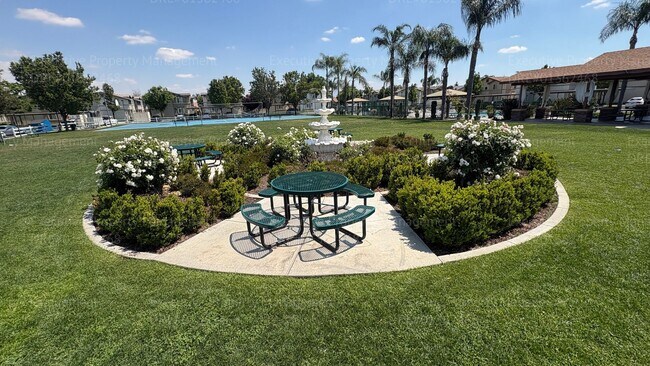 Building Photo - Glolden Valley Luxury Apartments Complex