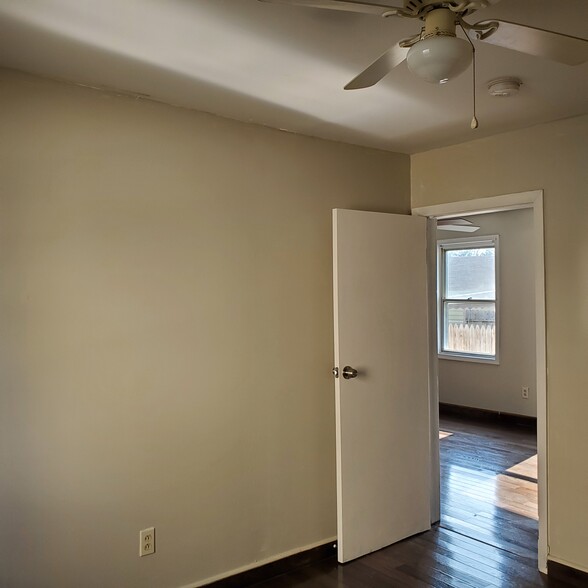 Building Photo - 6805 Flowerdale Ave