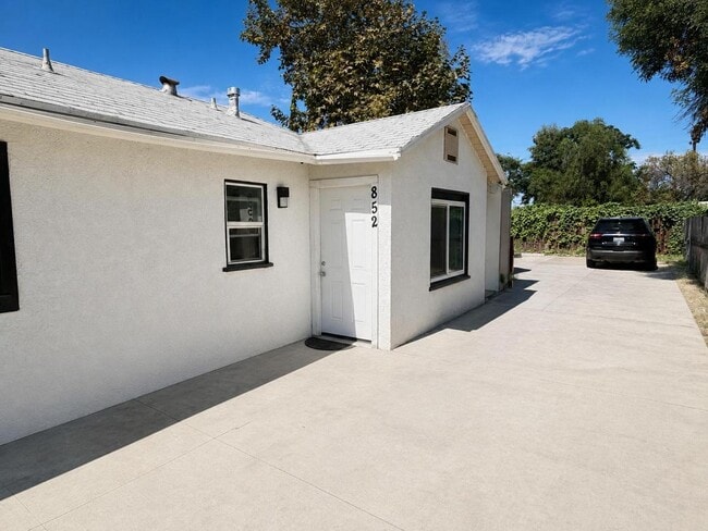 Building Photo - 852 N Lugo Ave