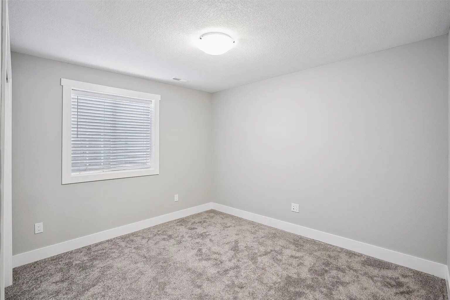 Building Photo - 519 Meadows Ct