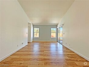 Building Photo - 2746 Sandalwood Ave