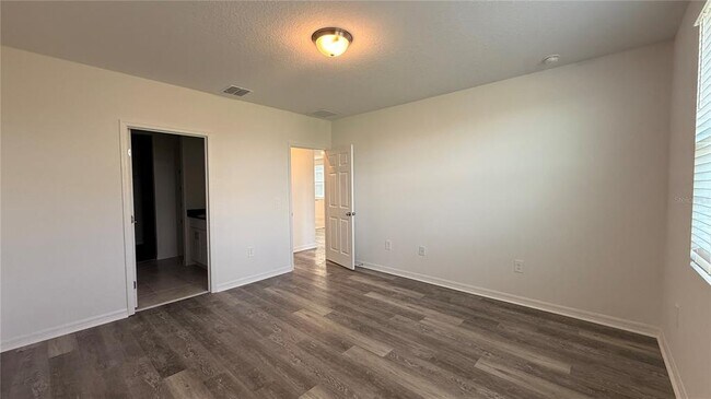 Building Photo - 1373 Current Pl